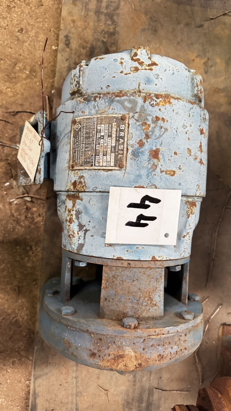 Bomba em ferro fundido com motor de 1,5 CV